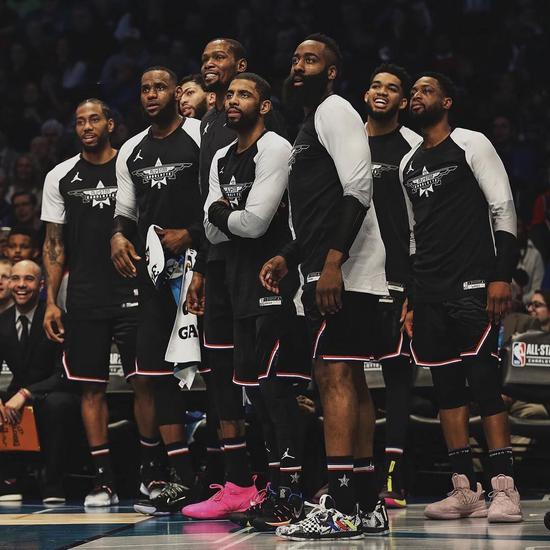 尽力了，库尔图瓦对阵利物浦全场8次扑救仍未挽回败局（库尔图瓦苦撑8次扑救仍难扭转败局，对阵利物浦无力回天）