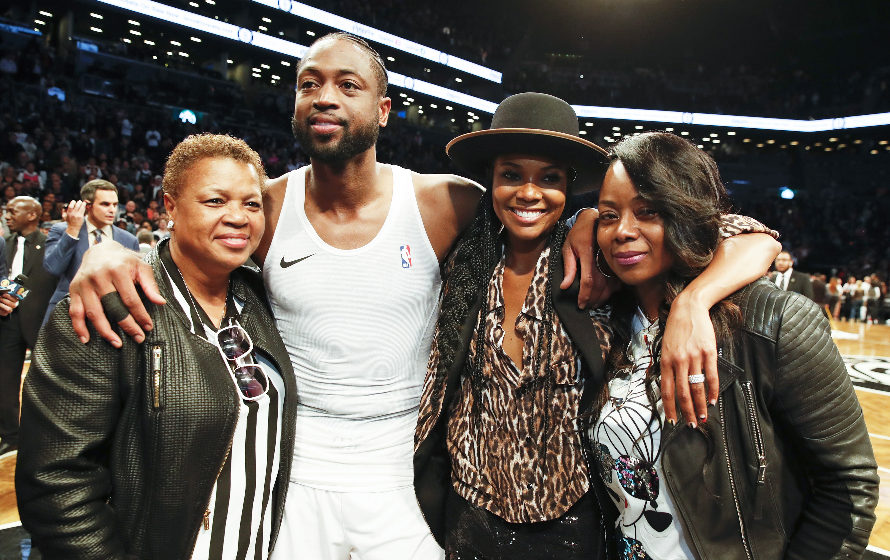 曼联中场组织力再次被质疑（曼联中场调度能力再遭质疑）