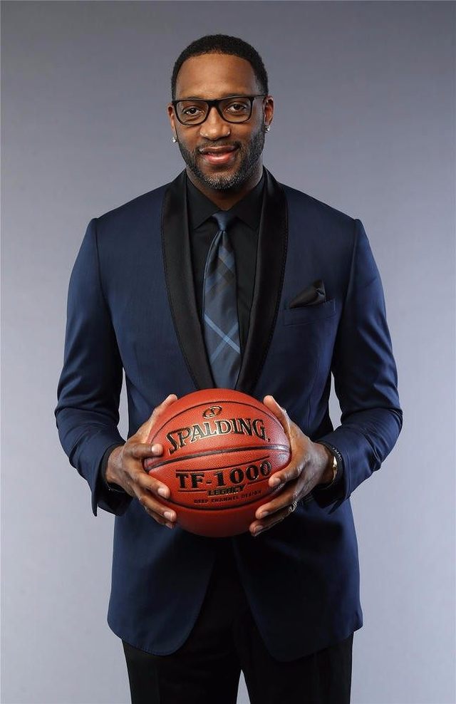 佩雷茨将与未婚妻在周二结婚，周三举办1000人参加的庆祝活动（佩雷茨周二与未婚妻完婚，周三举行千人庆典）