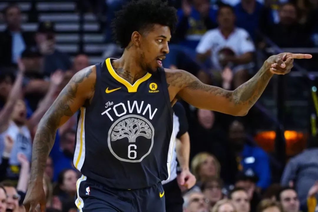 替补球员关键时刻助球队锁定积分（替补发威关键时刻帮助球队保住积分）