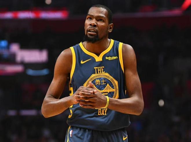 英超第14轮综述：利物浦平局+切尔西爆冷，阿森纳5分领先稳居榜首（英超第14轮：利物浦战平、切尔西爆冷失利，阿森纳以5分优势领跑）