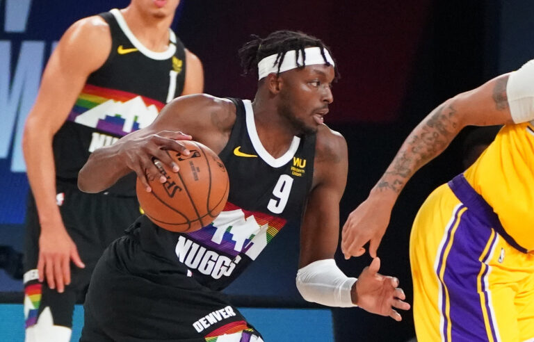 布伦森85次30+跃居队史第四，轰33分率尼克斯血洗爵士（布伦森第85次30+升至队史第4，33分领尼克斯大胜爵士）